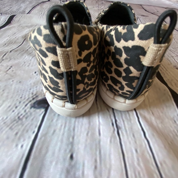 Clarks Leopard Slip on Cloudsteppers - Picture 9 of 13